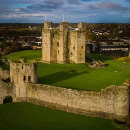 33b Steepleview דירה