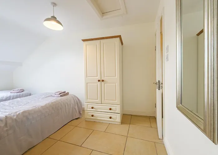 33b Steepleview Апартаменты Трим